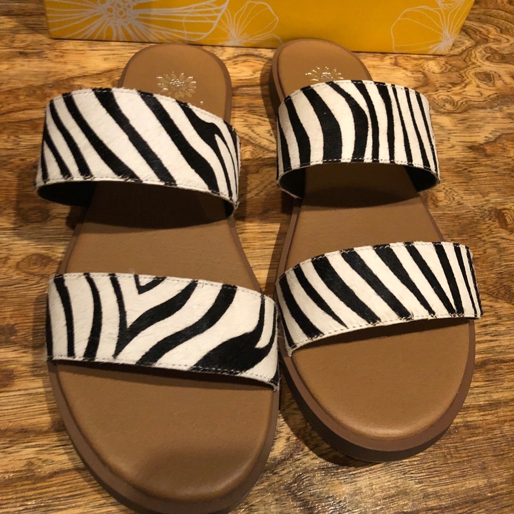 Yellow Box Blasius zebra sandals Sz 10.